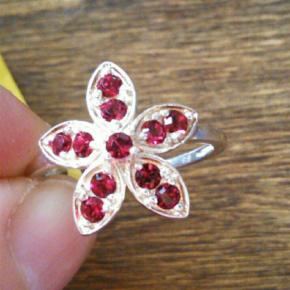 Sterling silver flower ring (sz. 8) w. Swarovski